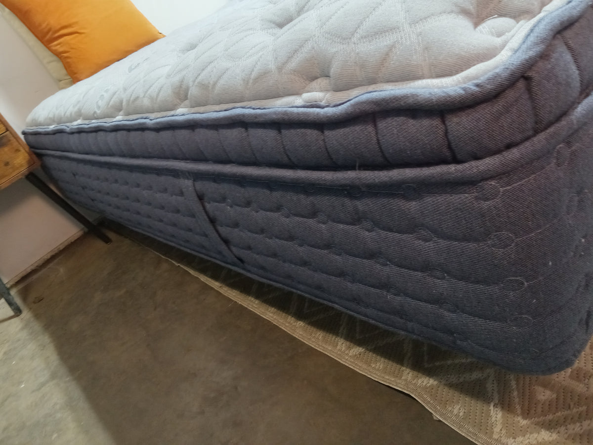 King Koil | Re-Spun Chambray Levi Luxury Firm Eurotop 14" | King Mattress