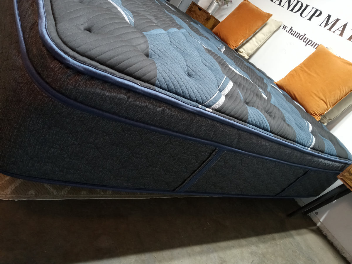 Beautyrest | World Class Windsor 14" Pillow Top | King Mattress