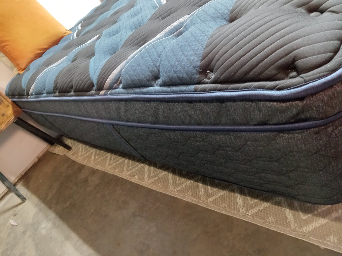 Beautyrest | World Class Windsor 14" Pillow Top | King Mattress