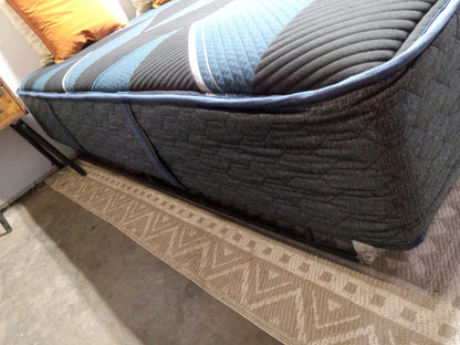 Beautyrest Black | Vanderbuit Hybrid Plush 13.5 | Queen Mattress
