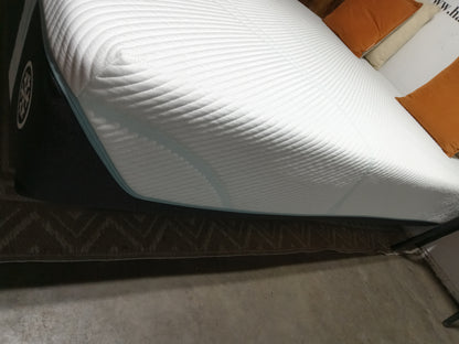 Tempur-Pedic | TEMPUR-ProBreeze Medium Hybrid 12.2" | Queen Mattress