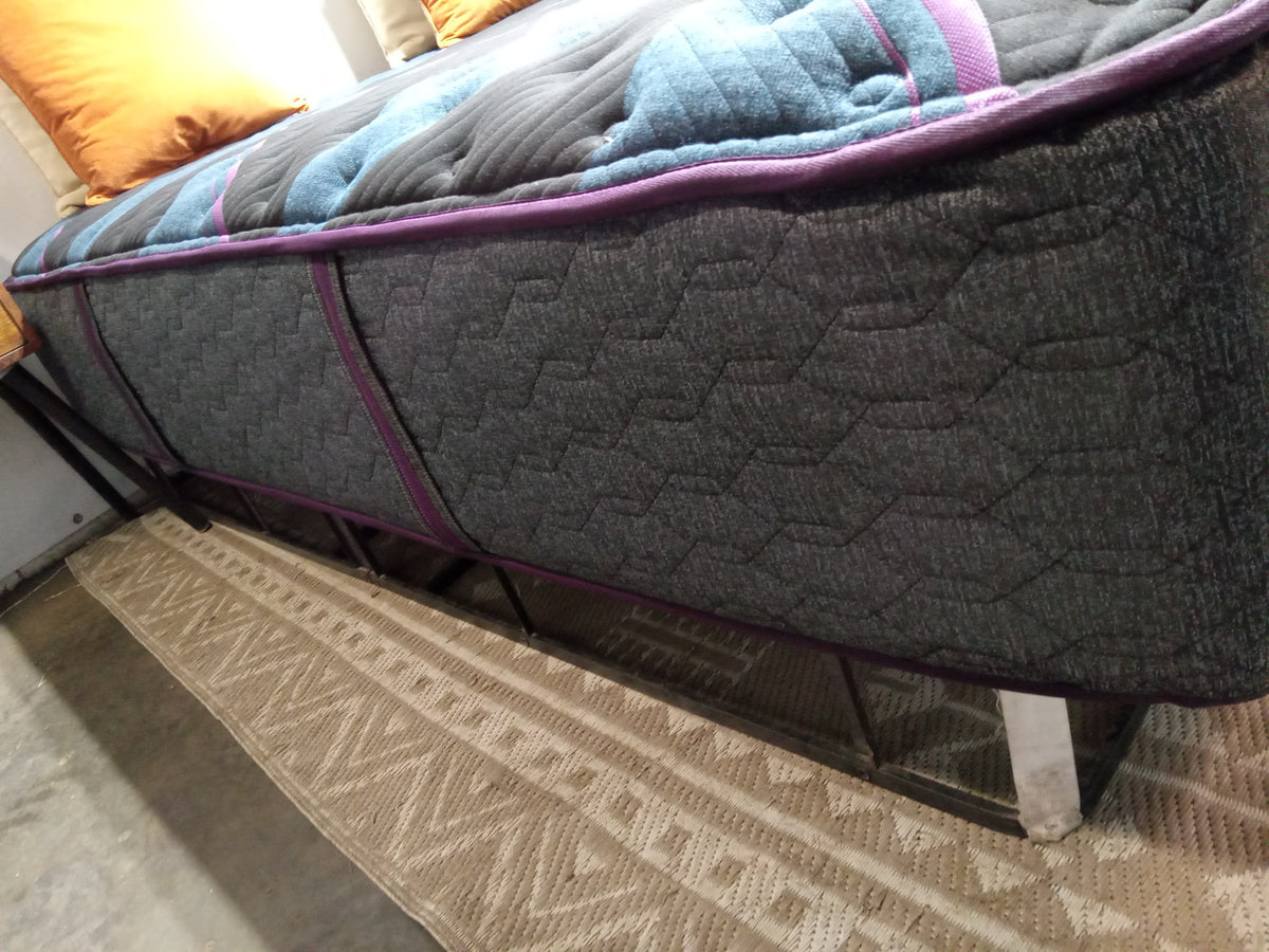 Beautyrest | World Class Starfall Extra Firm 13.5" | Queen Mattress