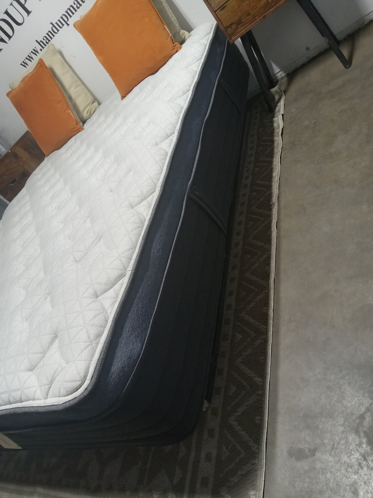 Helix | Midnight Luxe Hybrid Medium Pillow Top 13.5" | Queen Mattress