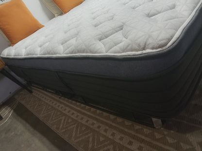 Helix | Midnight Luxe Hybrid Medium Pillow Top 13.5" | Queen Mattress