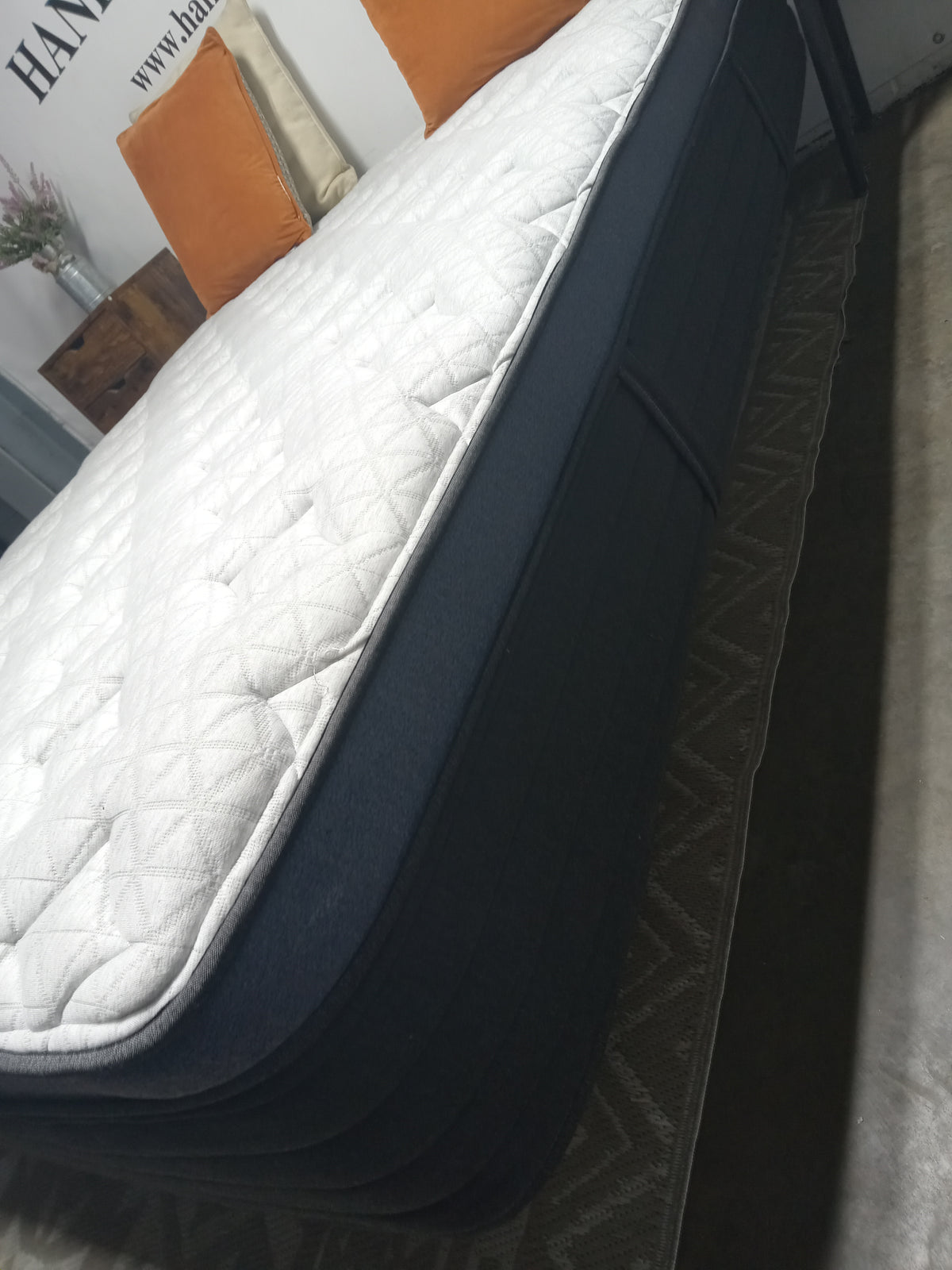 Helix | Midnight Luxe Hybrid Medium Pillow Top 13.5" | Queen Mattress