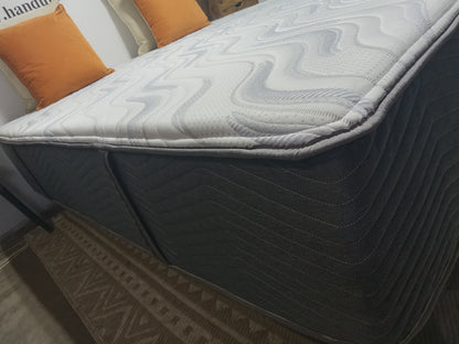 Jordan's Mattress Factory | Night Sky Hybrid Plush 13.5" | Queen Mattress