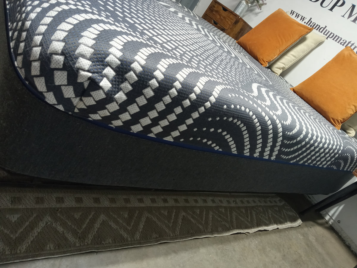 Sealy | Posturepedic Plus Hybrid 13.5" | Queen Mattress