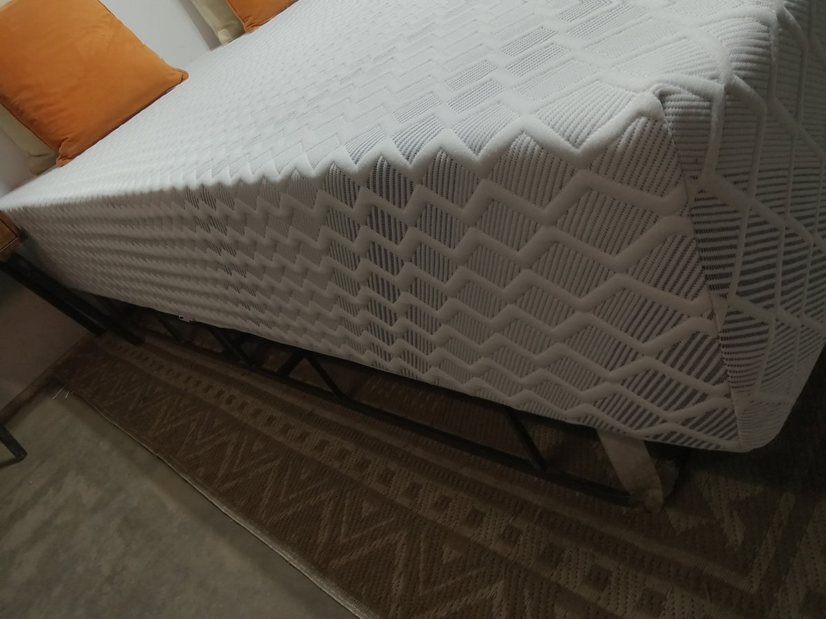 Novaform | ComfortGrande Plus 14" Gel Memory Foam | Queen Mattress