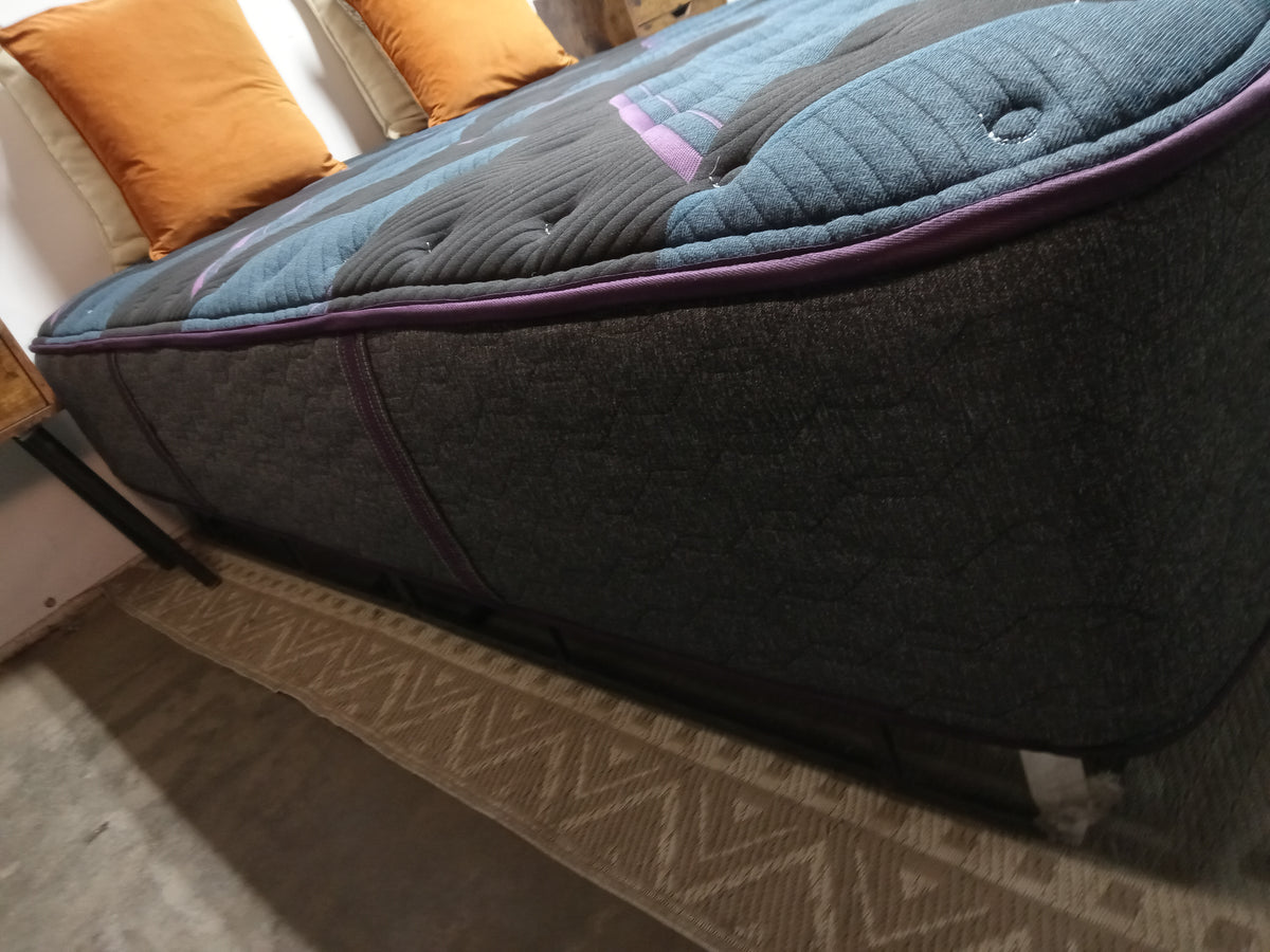 Beautyrest | World Class Level 3 14" Medium Firm | Queen Mattress