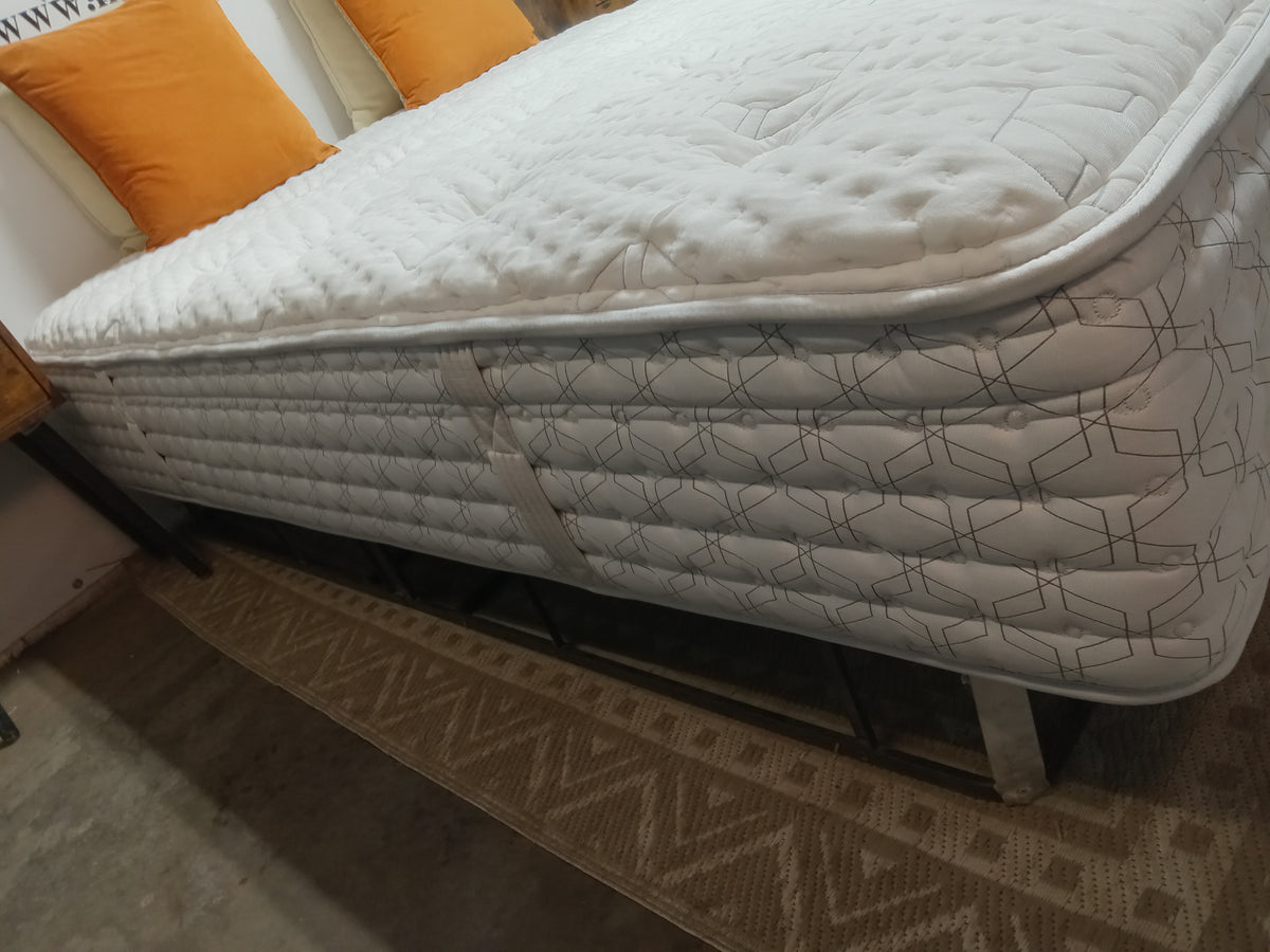 Aireloom | Preferred Collection Crafton Medium | 13" | Queen Mattress