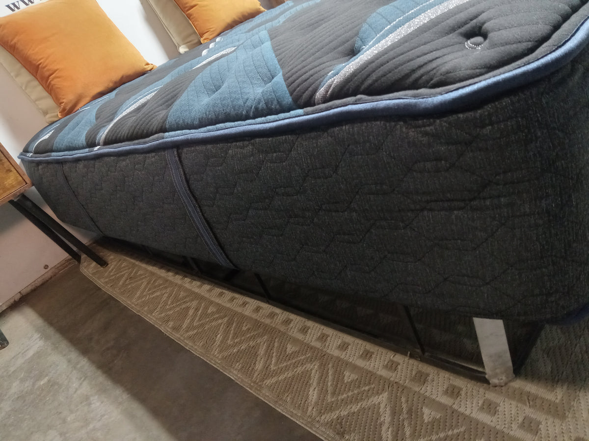 Beautyrest | World Class 100th Anniversary Edition Level 4 | 15" | Queen Mattress