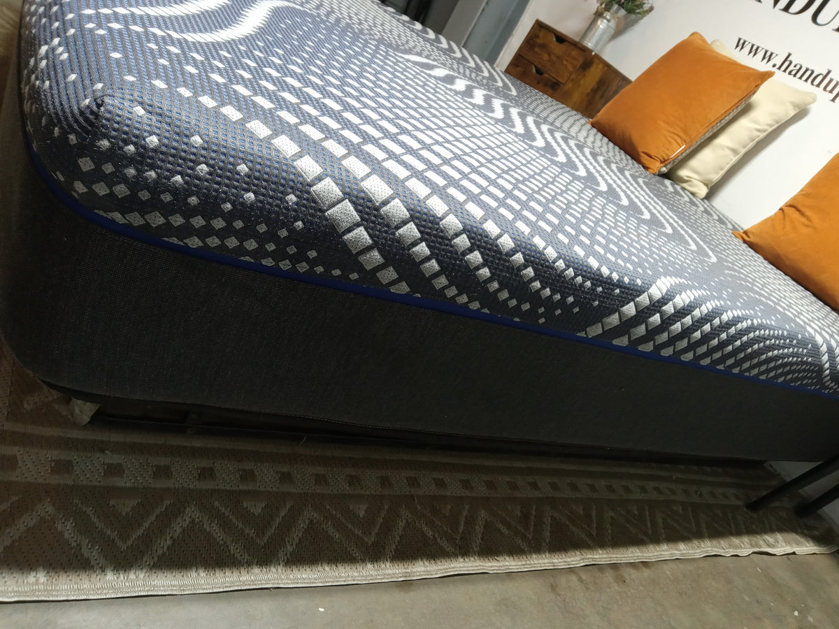 Sealy | Posturepedic Plus Albany Medium Hybrid | 13" | Queen Mattress