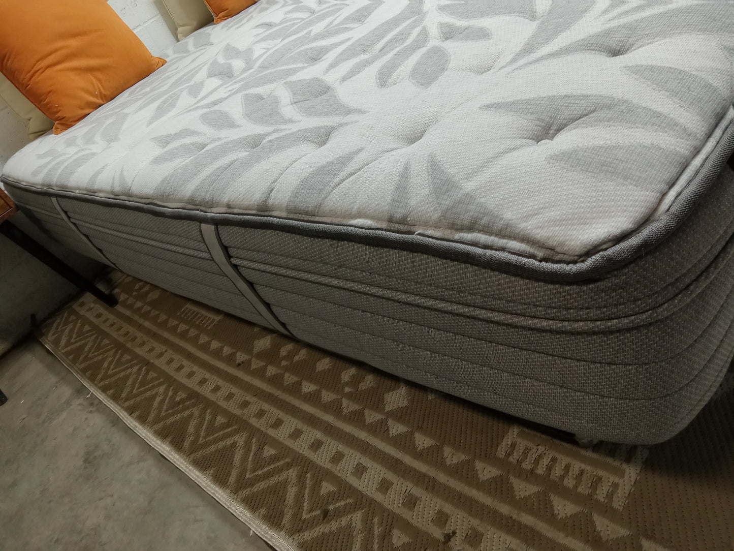 Sealy | Posturepedic Carver Firm | 11” Queen Mattress